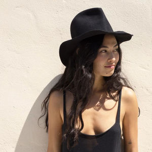 ISO  Spaventa Hat - Black